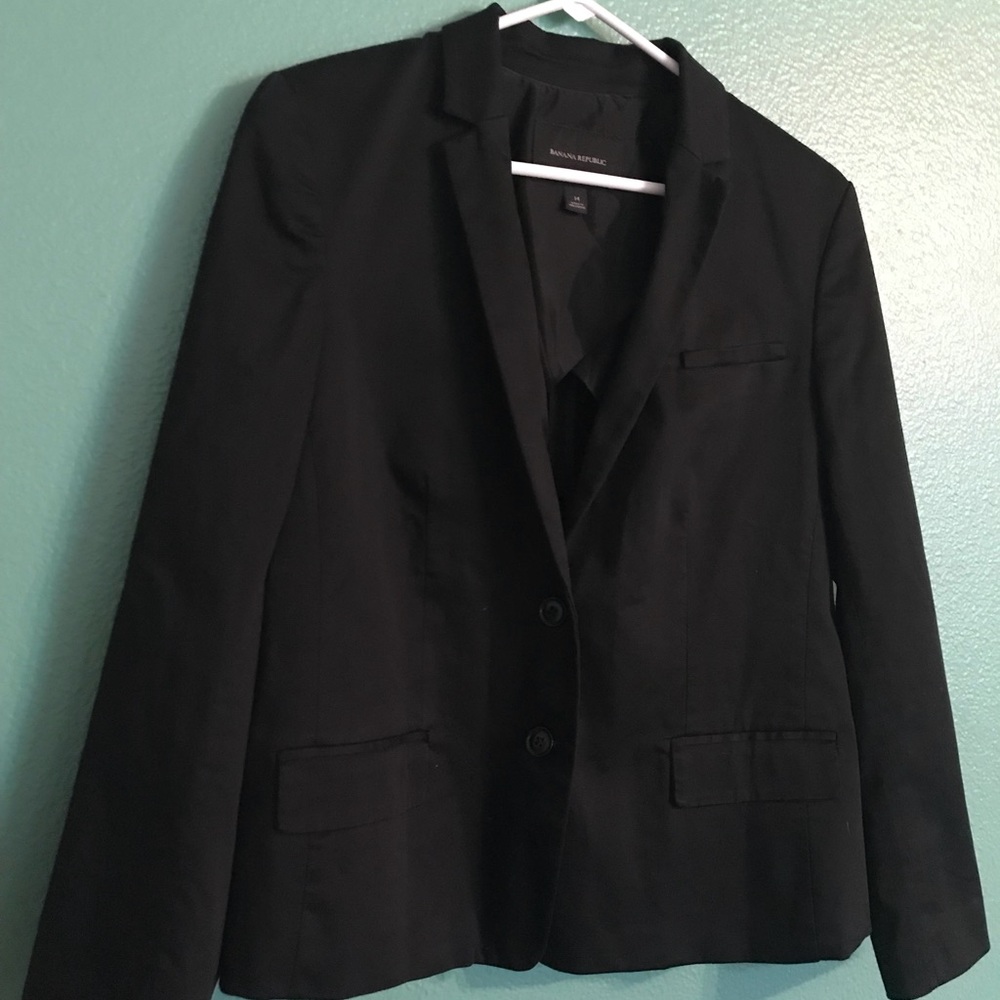 Black fitted woman’s blazer